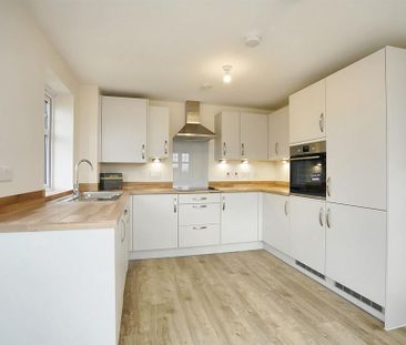 4 bedroom detached house to rent - Photo 5
