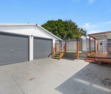 4 Bedroom Family Home With Pool - Photo 5