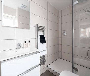 A ground floor, 2 bedroom apartment in a gated community with parking. - Photo 1