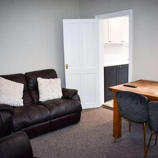 Spare Rooms Available At !! - Bills Included, LN5 - Photo 1