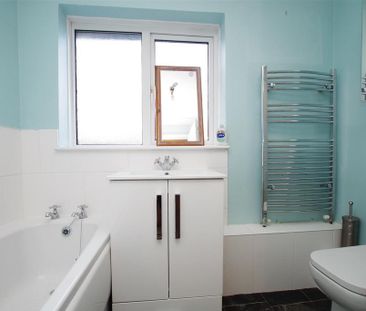 4 bedroom semi-detached house to rent - Photo 4