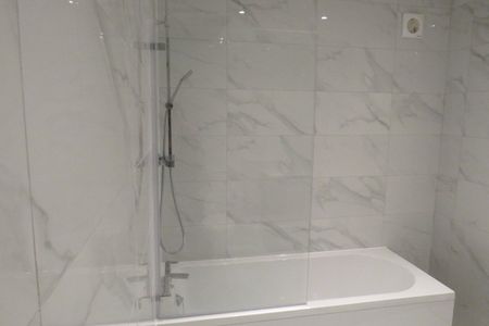 High Street - Photo 3