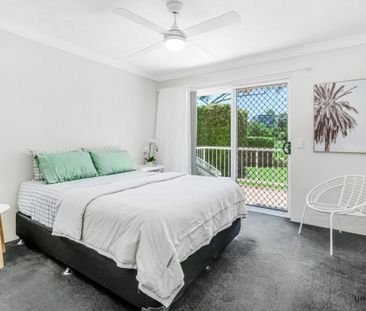 SHORT TERM LEASE - MODERN FURNISHED APARTMENT OVERLOOKING PARK - WA... - Photo 2