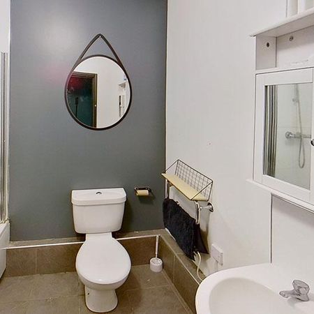 3 bedroom flat to rent - Photo 3