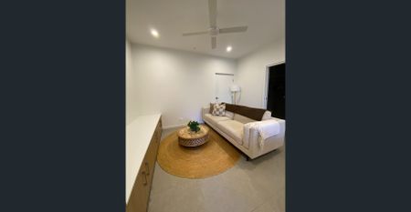 BRAND NEW, stylish one bed apartment - Photo 4