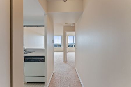 For Lease - 5 Greystone Walk Drive Unit# 815, Toronto, Ontario - Photo 2