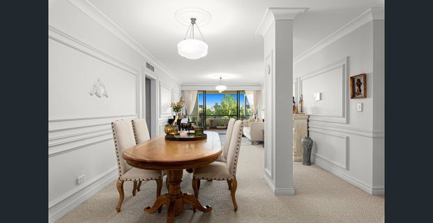 Contemporary Apartment with Terrace in Prime Location - Photo 1