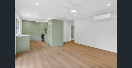Stunning Fully Renovated Ground Floor Unit - Photo 2