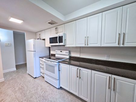 For Lease - 53 Taunton Road Unit# 61, Oshawa, Ontario - Photo 4