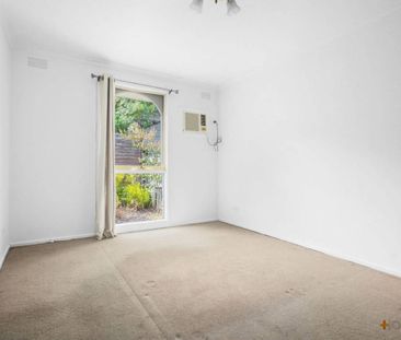 HIGHLY SOUGHT AFTER LOCATION | MINUTES FROM BEACH | SPACIOUS LIVING - Photo 4