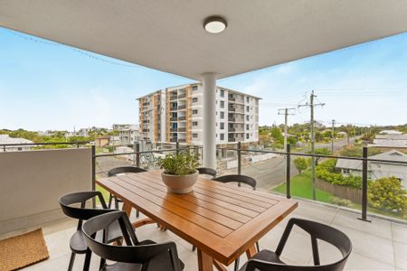 Beautiul Apartment Living in the Bayside - Photo 4