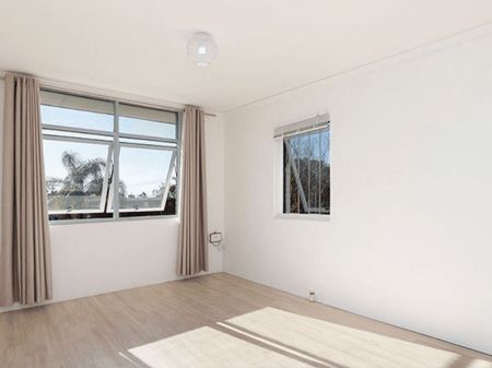 Cute one bed unit close to transport - Photo 5