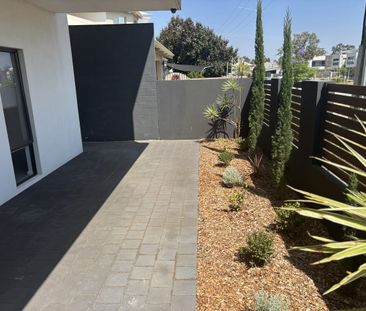 Modern Ground-Floor Apartment at Tomato Lake - Photo 5