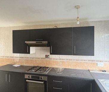 3 bedroom end of terrace house to rent - Photo 4