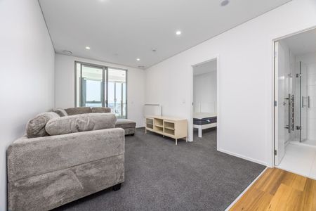 Modern One-Bedroom Apartment in Renovated City Building - Photo 3