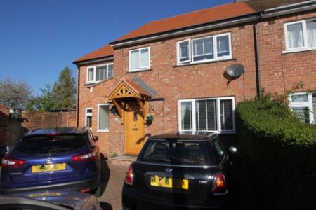 5 Bedroom Semi-Detached House, Chester - Photo 3