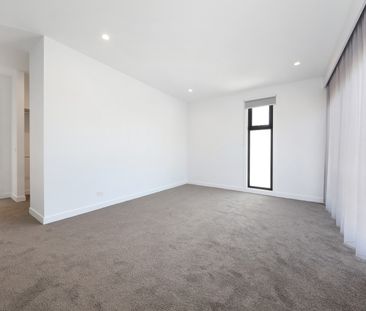 10A Florence St, Ormond VIC 3204 - Townhouse For Rent | Domain - Photo 3