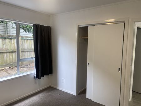 Very Tidy Great location - Photo 5