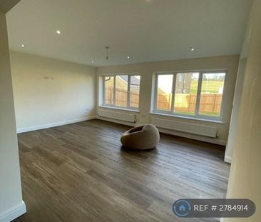 4 bedroom detached house to rent - Photo 2