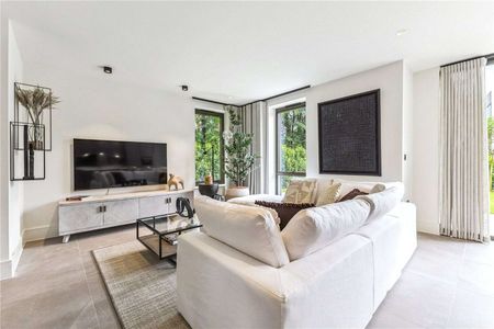 Beautifully designed, four-bedroom fully furnished luxury home - Photo 3