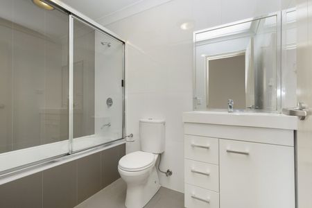 Spacious Unit in Prime Location - Photo 2