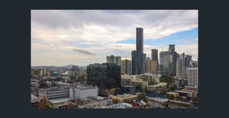 Stylish City Apartment with Story Bridge Views – Premium Building + Resort Facilities - Photo 3