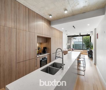 3 Bright Levels of Space and Sophistication - Photo 1