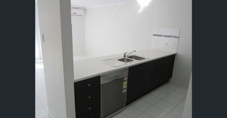 Modern 3-Bedroom Home in Quiet Holmview Location - Photo 3