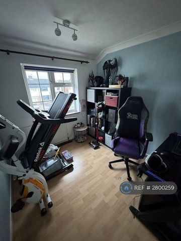 3 bedroom semi-detached house to rent - Photo 5