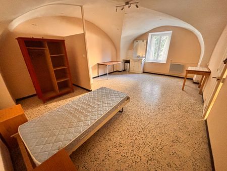 NIMES ST CESAIRE CHAMBRE DE 25M² ET PARKING, ETUDIANT, - Photo 2