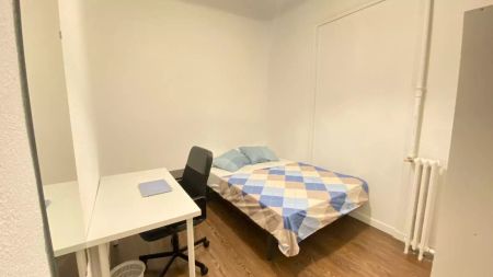 Room for rent in 8-bedroom apartment in Gran Vía, Madrid - Foto 5