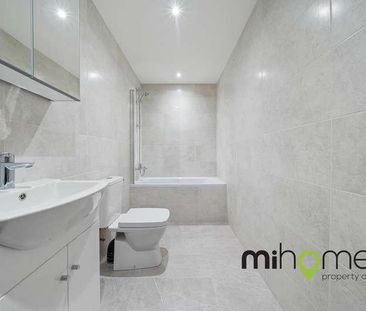 Link House, Hayes, UB4 - Photo 3