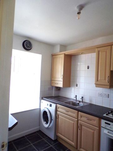 2 bedroom semi-detached house to rent - Photo 4