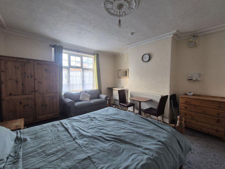 Studio to rent - Photo 3