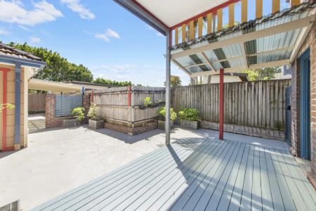 Duplex Sized, Renovated Apartment with Spacious Deck - Photo 2