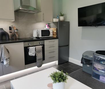 1 bedroom in a house share to rent - Photo 5