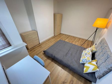 4 bedroom flat to rent - Photo 5