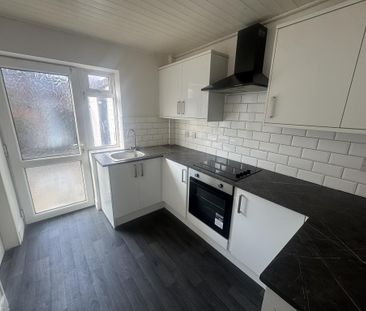 3 bedroom terraced house to rent - Photo 6