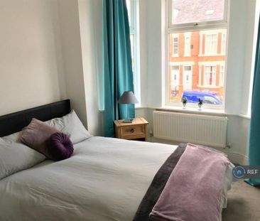 4 bedroom end of terrace house to rent - Photo 3