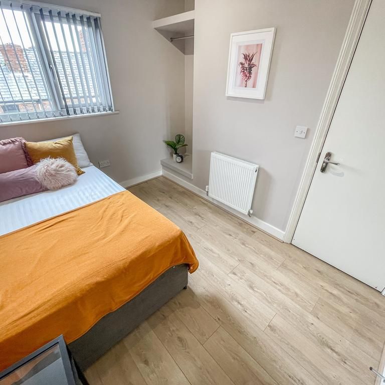 6 bedroom terraced house to rent - Photo 1