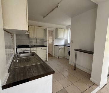 3 Bed Semi-Detached House, Linton Road, B11 - Photo 2