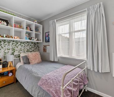 Charming 3BR Home in Upper Vogeltown - Photo 2