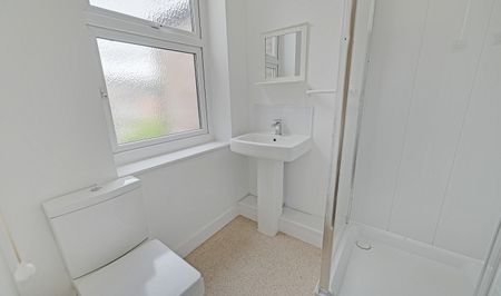 Stylish 4-Bed Ensuite Student House Near Shops and Bars - Photo 5