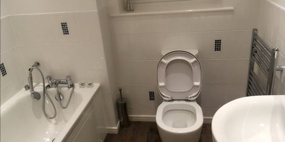 Room in a Shared House, Lord Street, M7 - Photo 3