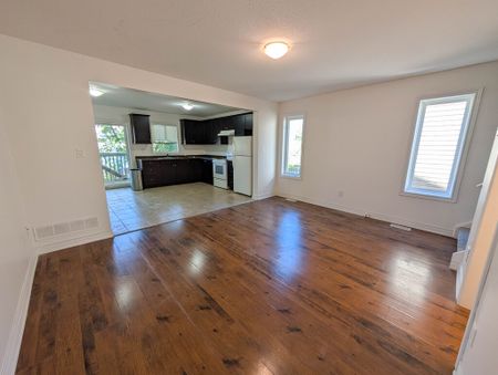All Inclusive 3 Bedroom Main Unit in St. Catharines! - Photo 2