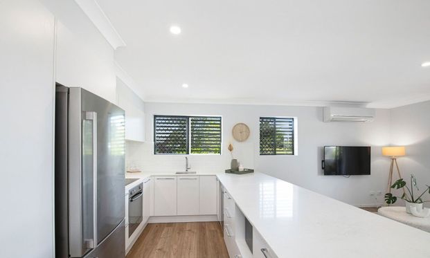 Boutique Complex Living in an Unbeatable Location – White Goods Included! - Photo 1