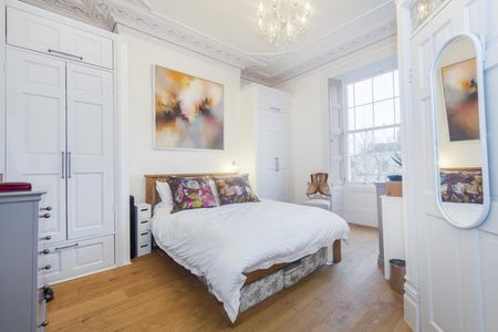 2 Bed Flat - Photo 4