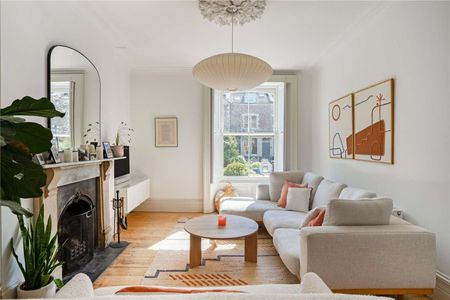 Distinguished Redland Stone Townhouse | Beautifully Renovated | Prime Clifton Address - Photo 2