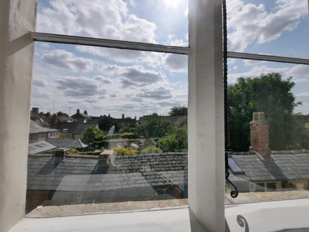 3 bedroom end of terrace house to rent - Photo 2
