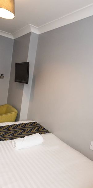 Room in a Shared House, Shepherd's Bush Road, W6 - Photo 1